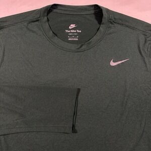 The Nike Tee Dri Fit Athletic Cut Mens XL Long Sleeve T Shirt Green Logo‎